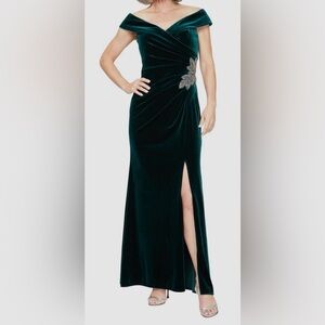 Alex Evenings NWT Velvet Off-Shoulder Dress Forest Green Size 14 embellishment